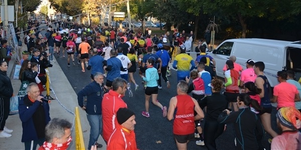Prop de 1.000 atletes celebren la 30a edició de la Quarta i Mitja Marató